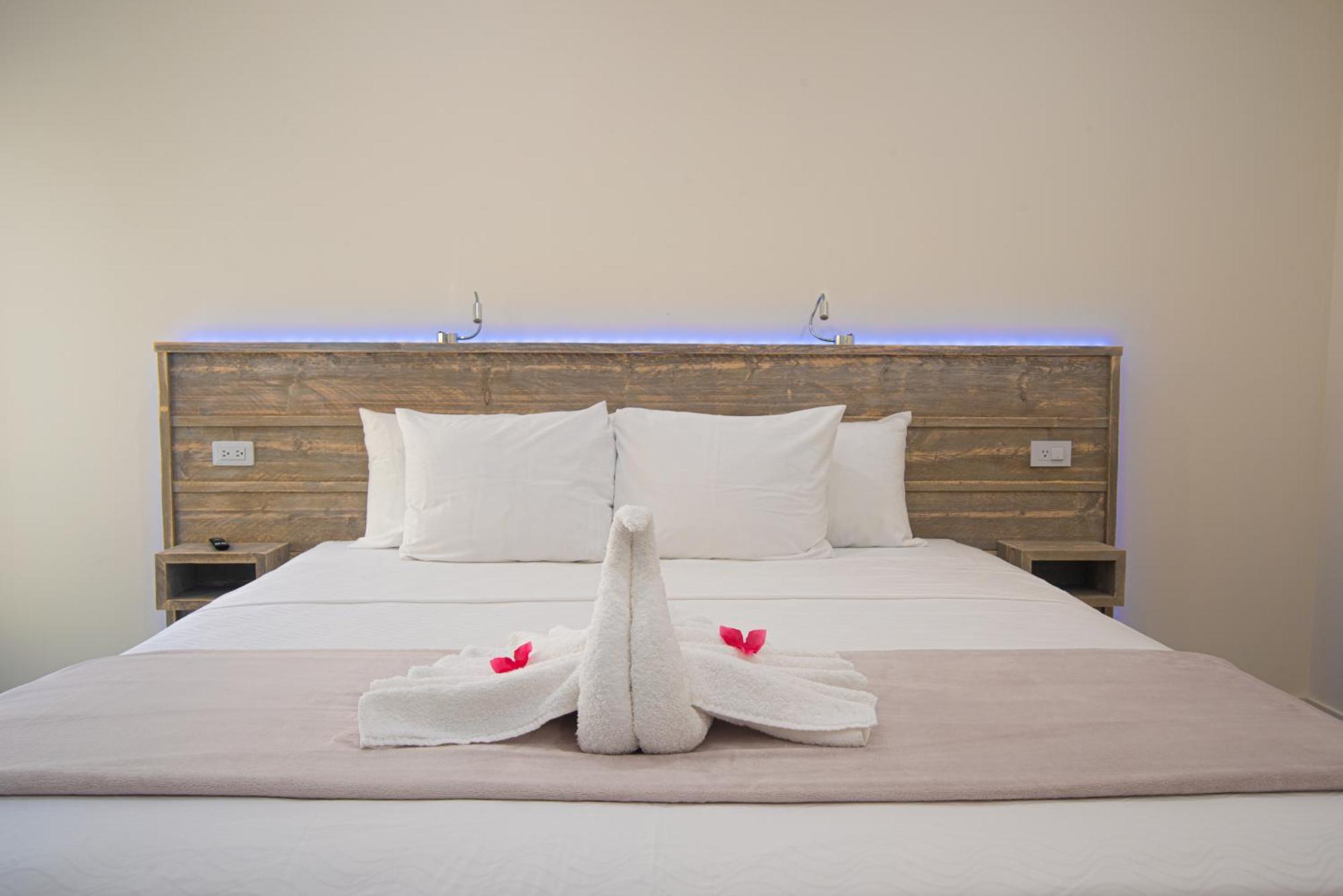 The Cove - Condo Hotel - Palm Beach Strip エクステリア 写真