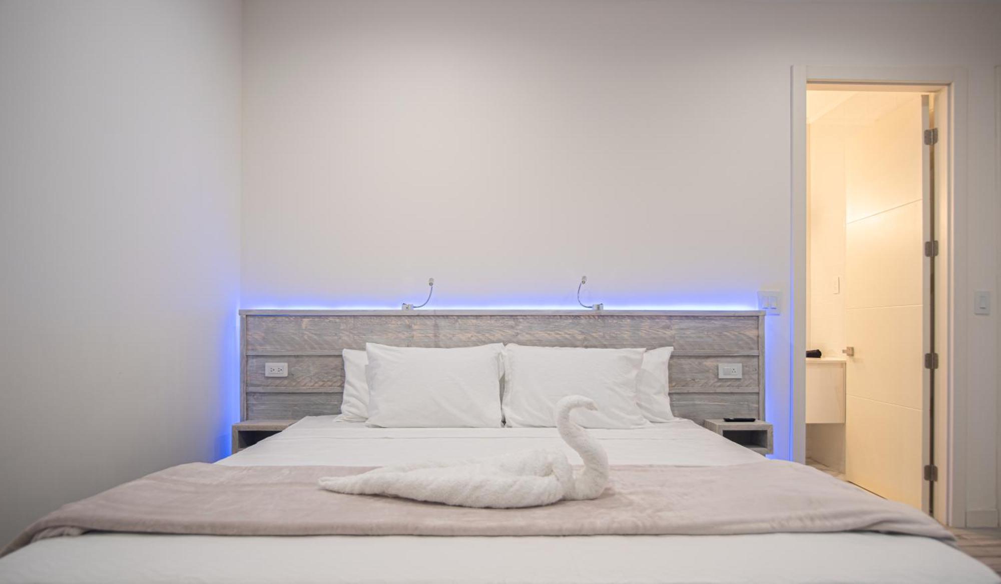 The Cove - Condo Hotel - Palm Beach Strip エクステリア 写真